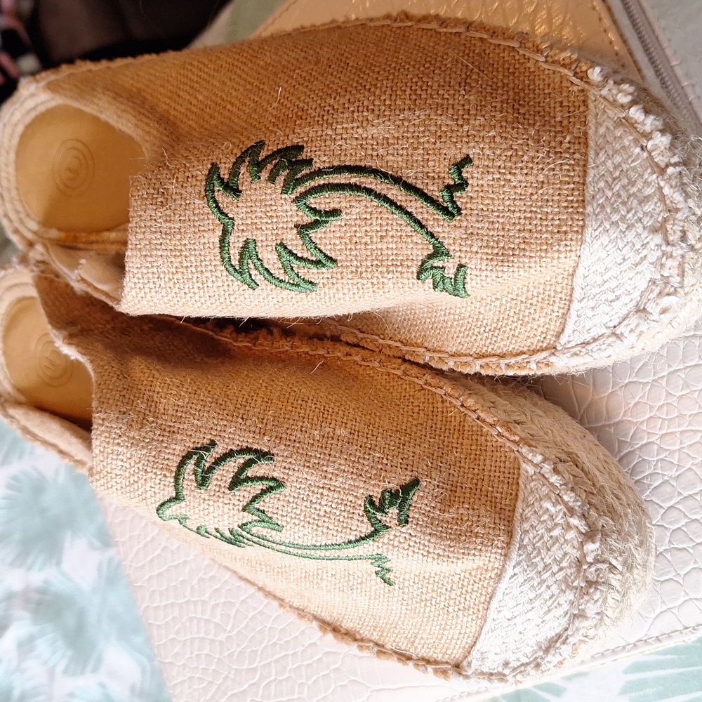 NWOB Urban Outfitters Palm 🌴 Tree Espadrillas Shoes Size 8